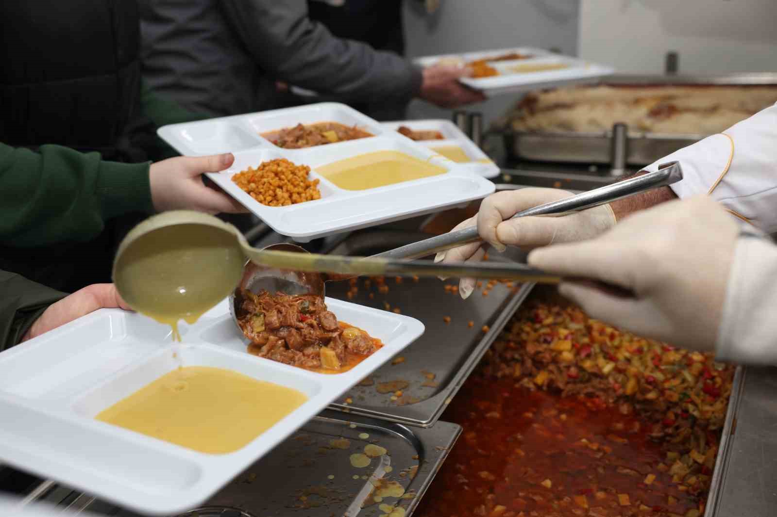 Başkan Şadi Özdemir, vatandaşlarla iftarda buluştu
