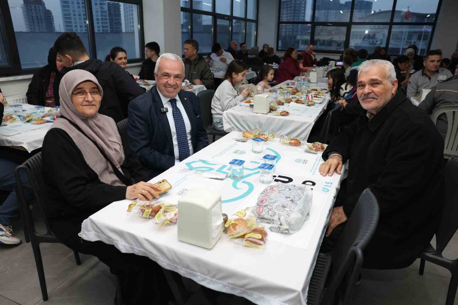 Başkan Şadi Özdemir, vatandaşlarla iftarda buluştu
