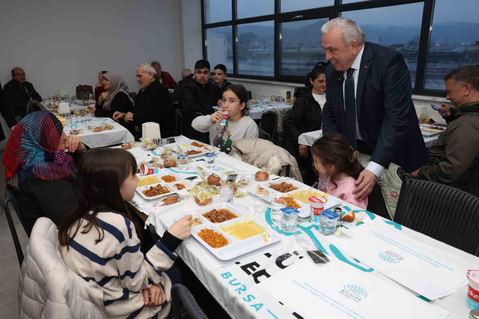 Başkan Şadi Özdemir, vatandaşlarla iftarda buluştu

