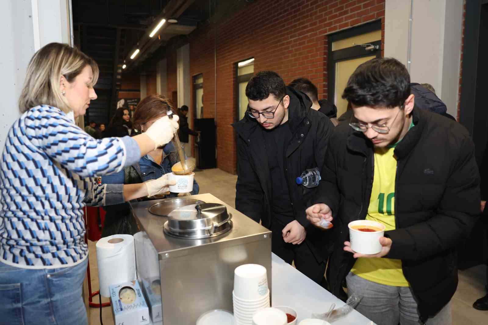 Başkan Şadi Özdemir’den finaller öncesi gençlere moral ziyareti
