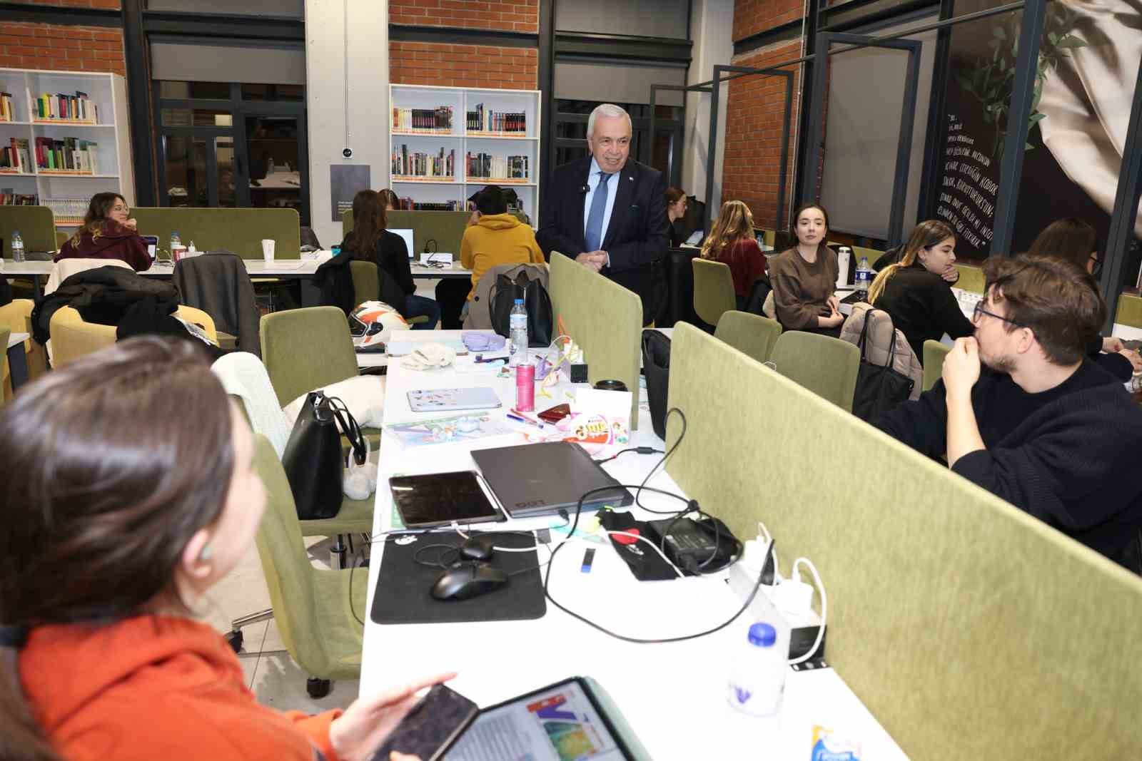 Başkan Şadi Özdemir’den finaller öncesi gençlere moral ziyareti
