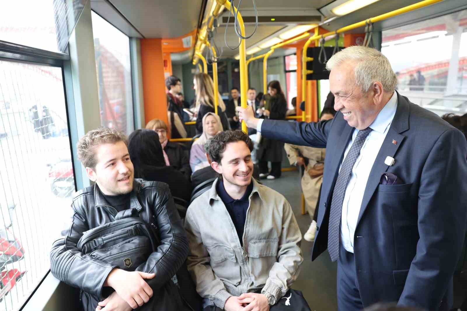 Başkan Şadi Özdemir’den mesai öncesi metro sürprizi
