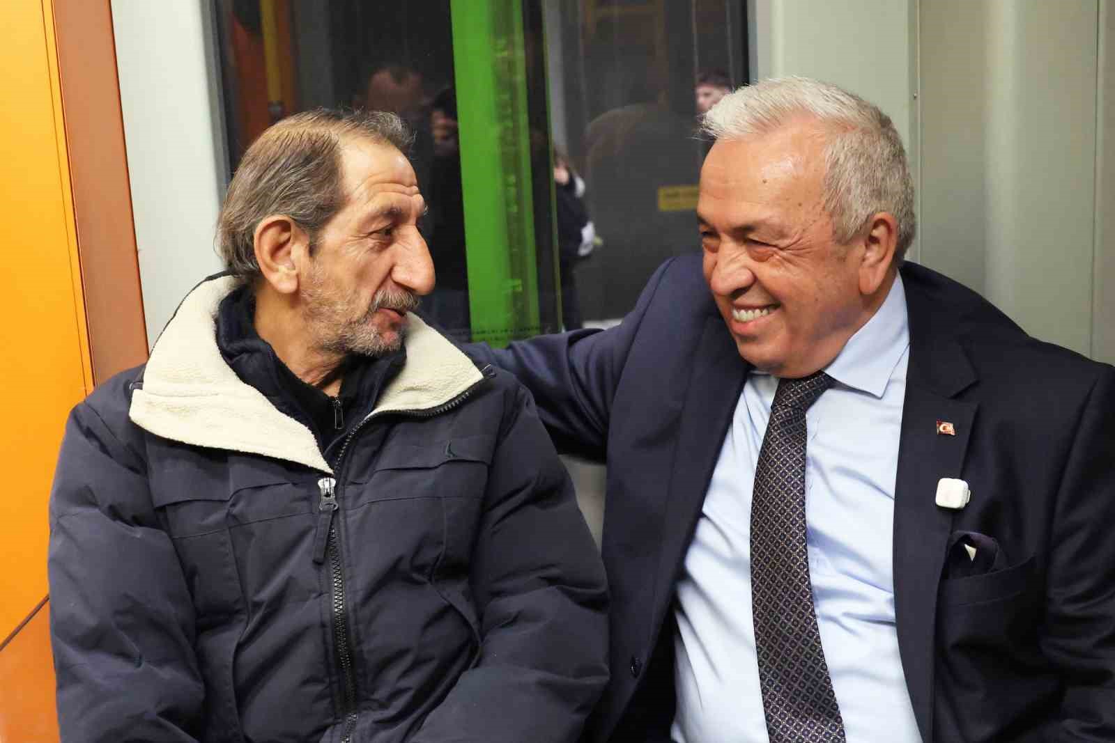 Başkan Şadi Özdemir’den mesai öncesi metro sürprizi
