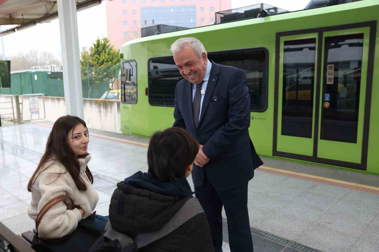 Başkan Şadi Özdemir’den mesai öncesi metro sürprizi

