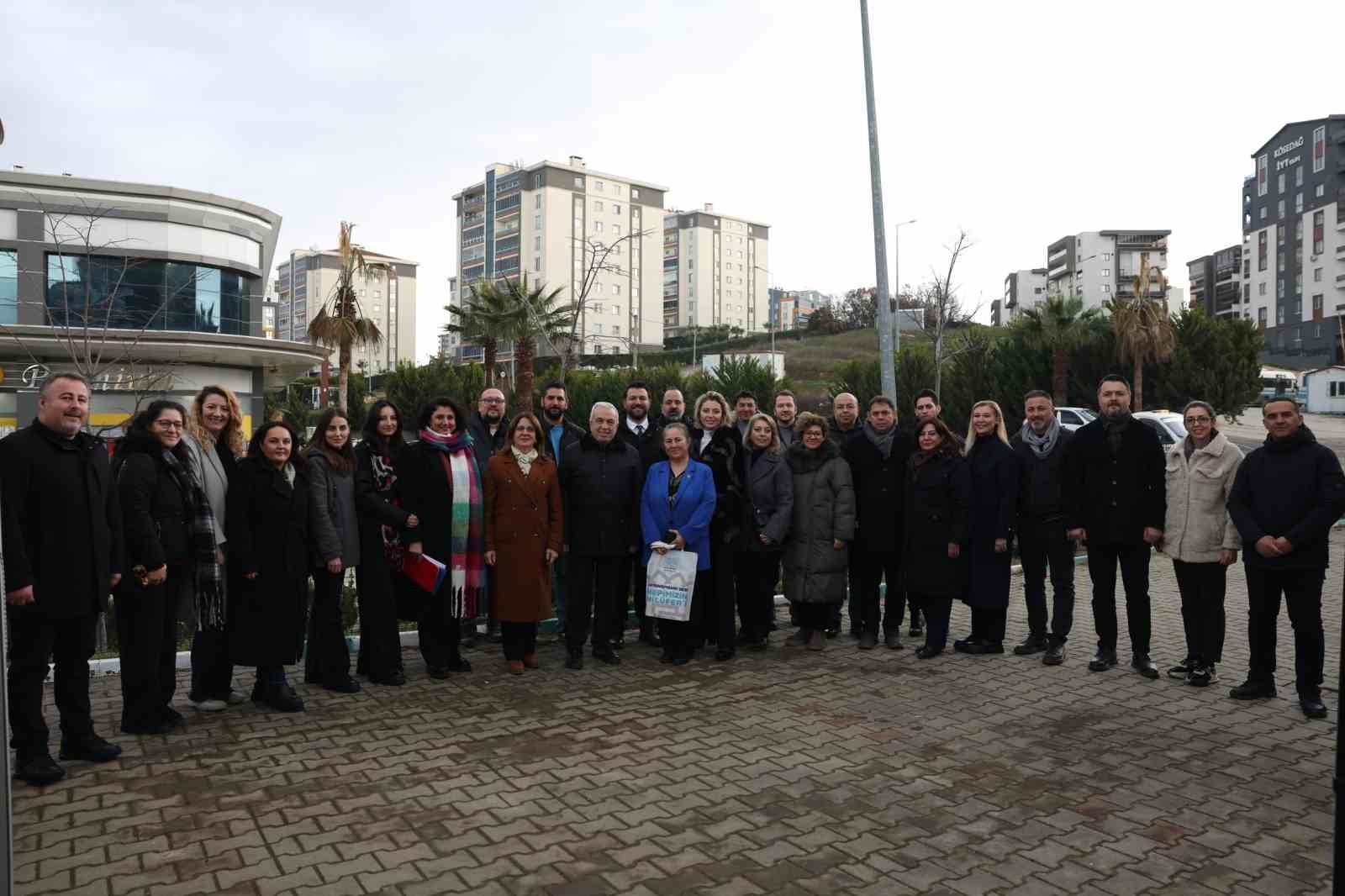 Başkan Şadi Özdemir’e Kızılcıklı’da çocuklardan kaykay park talebi geldi
Başkan Şadi Özdemir’e Kızılcıklı’da çocuklardan kaykay park talebi geldi