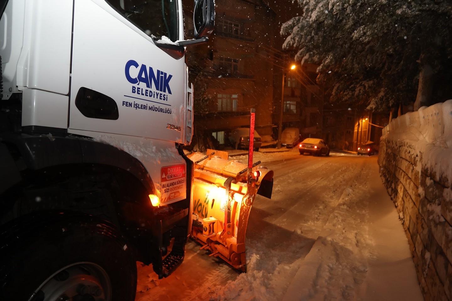 Başkan Sandıkçı: "Karla mücadele çalışmalarına aralıksız devam ediyoruz"
