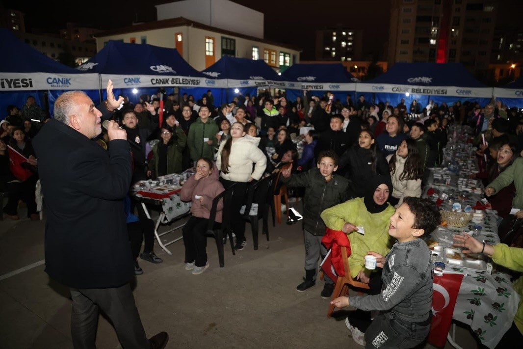 Başkan Sandıkçı, öğrencilerin iftar sevincine ortak oldu
