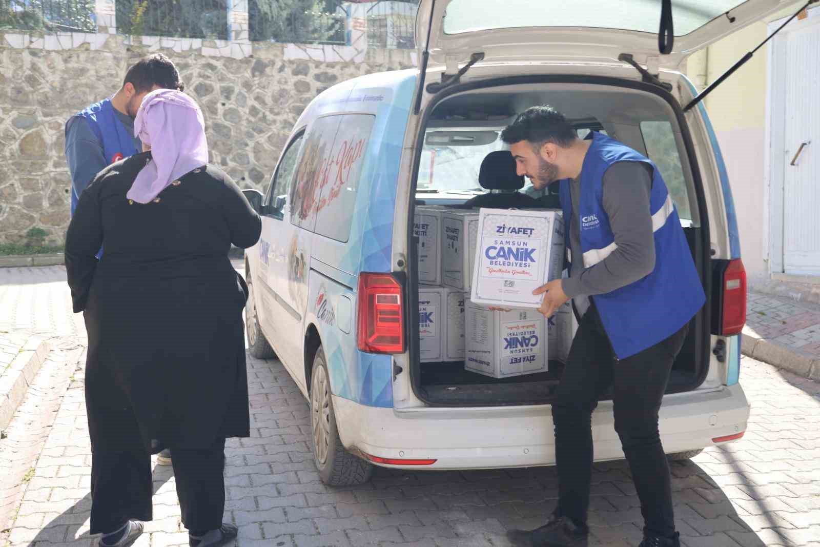 Başkan Sandıkçı: "Sıcak yemek ve diğer desteklerimiz Ramazan ayında da sürecek"
