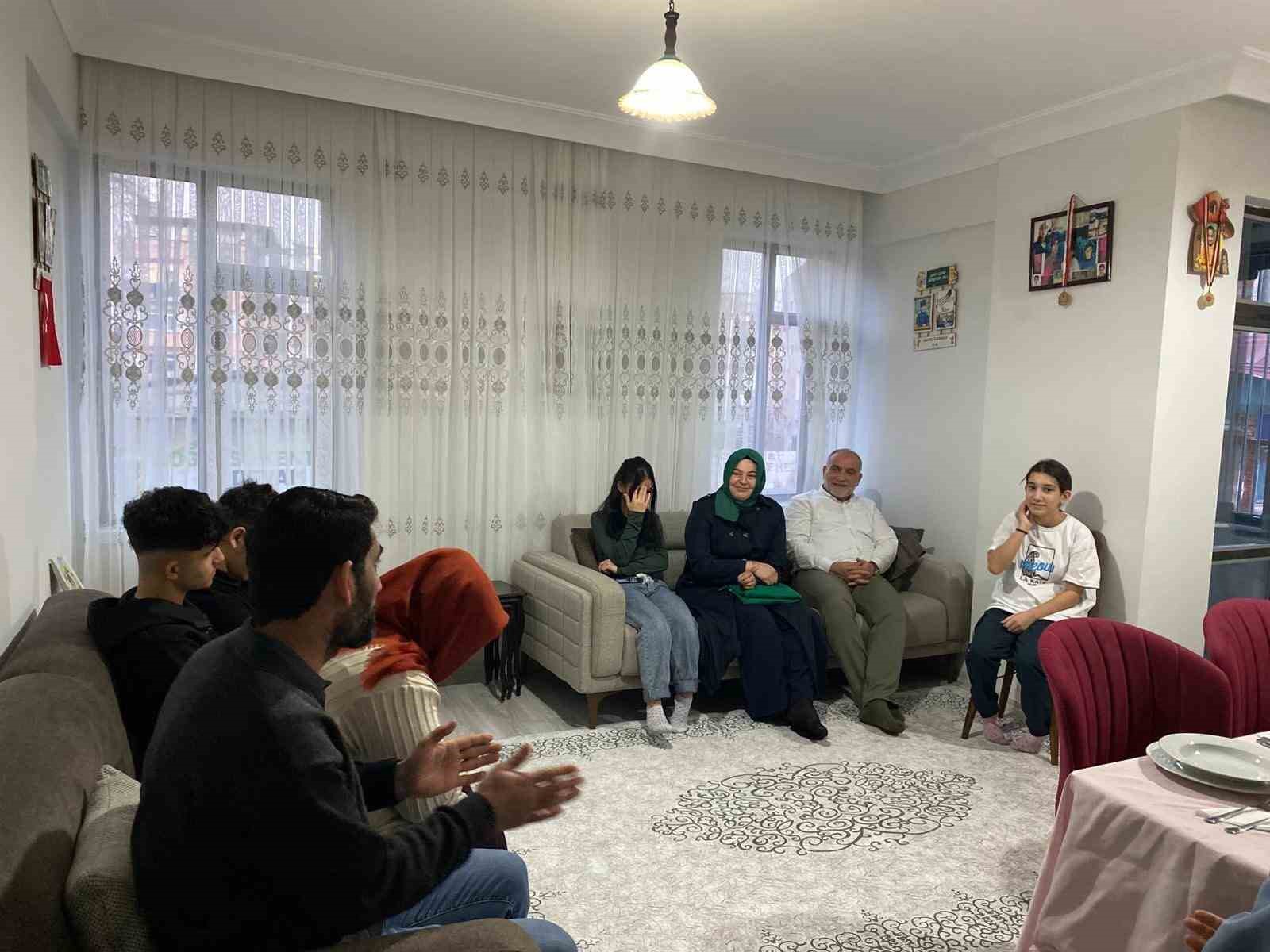 Başkan Sandıkçı’dan ’çat kapı’ iftar
