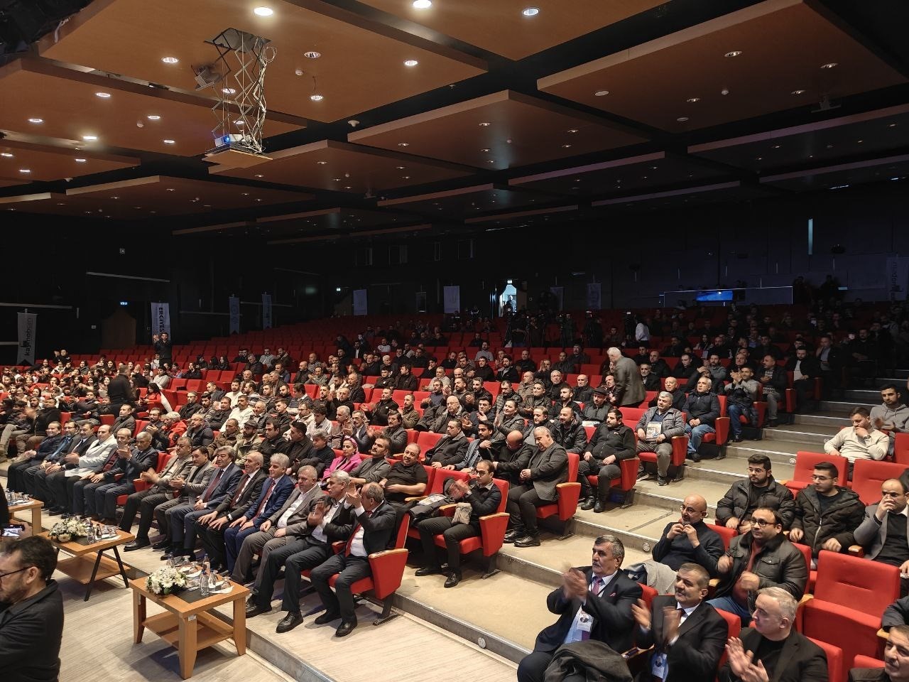 Başkan Sarıkaya: "Bundan sonraki dönemin adını değişim, dönüşüm ve dışa açılım olarak 3D koyduk"
Başkan Sarıkaya: "Bundan sonraki dönemin adını değişim, dönüşüm ve dışa açılım olarak 3D koyduk"