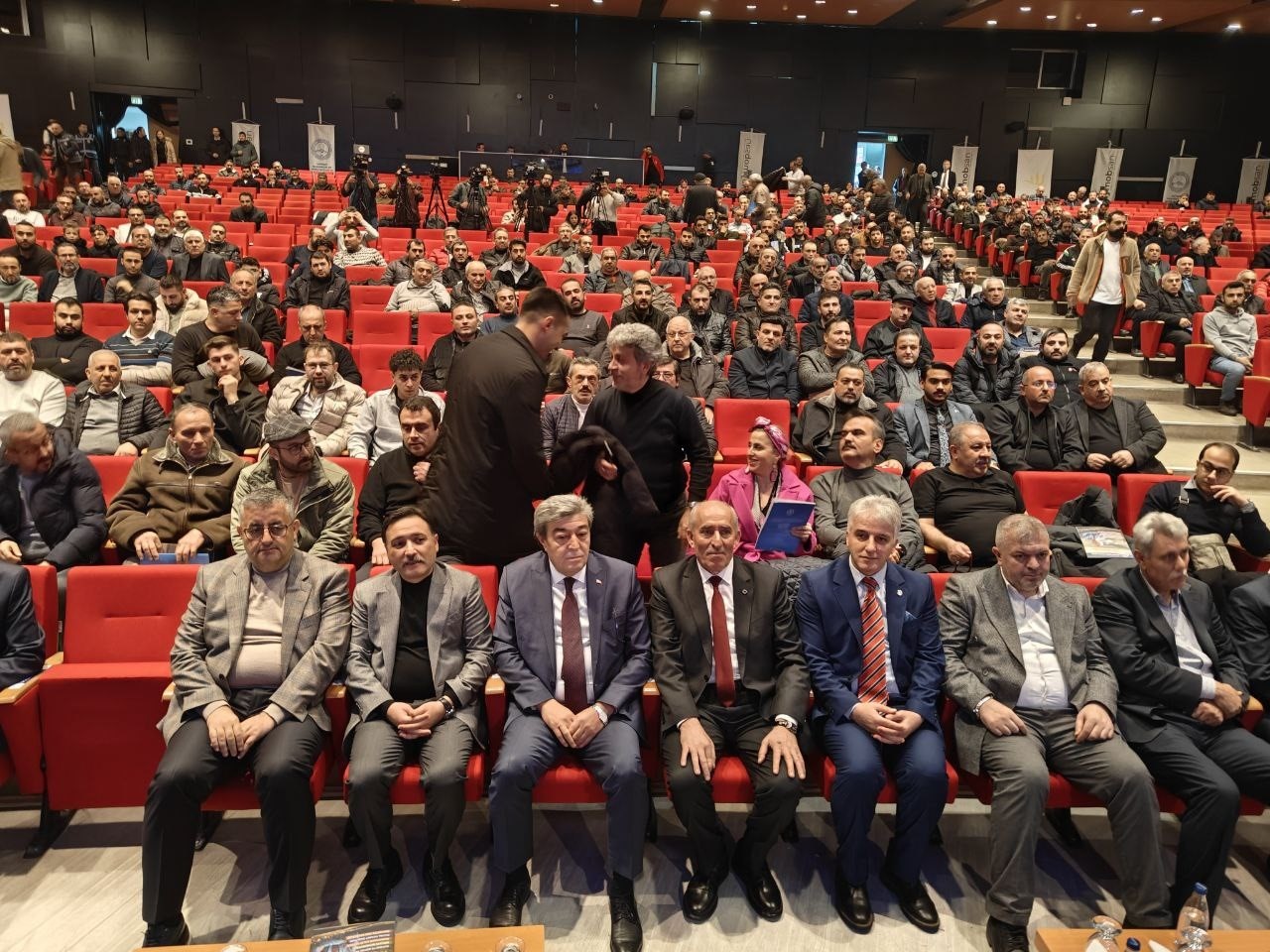 Başkan Sarıkaya: "Bundan sonraki dönemin adını değişim, dönüşüm ve dışa açılım olarak 3D koyduk"
Başkan Sarıkaya: "Bundan sonraki dönemin adını değişim, dönüşüm ve dışa açılım olarak 3D koyduk"