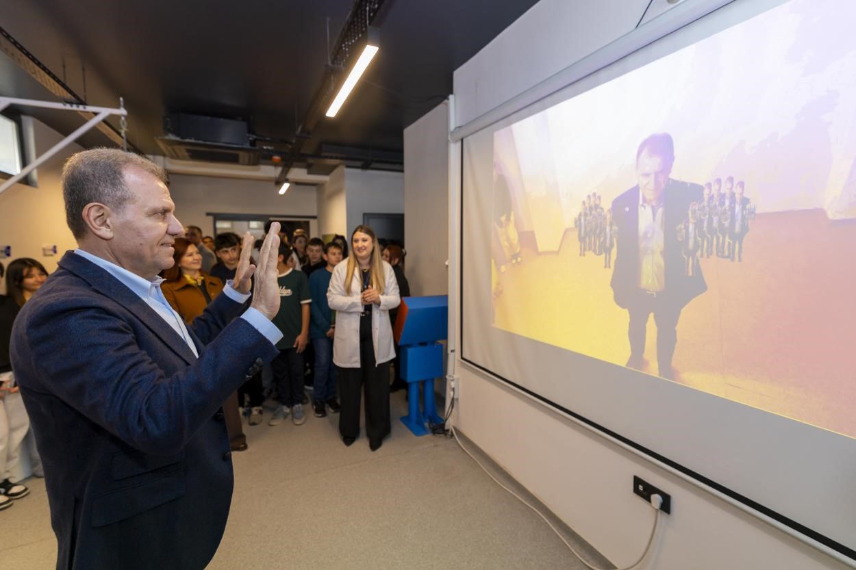 Başkan Seçer: "Aratos Matematik Evi, öğrencilerimiz için son derece güzel bir bilim atölyesi"
