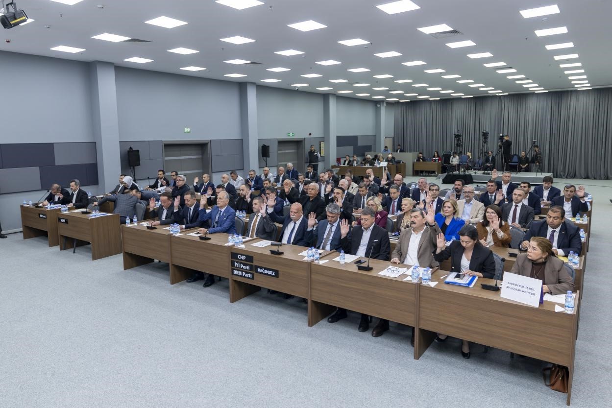 Başkan Seçer: "Mersin’e en iyi şekilde hizmet etmeye devam edeceğiz"
Başkan Seçer: "Mersin’e en iyi şekilde hizmet etmeye devam edeceğiz"