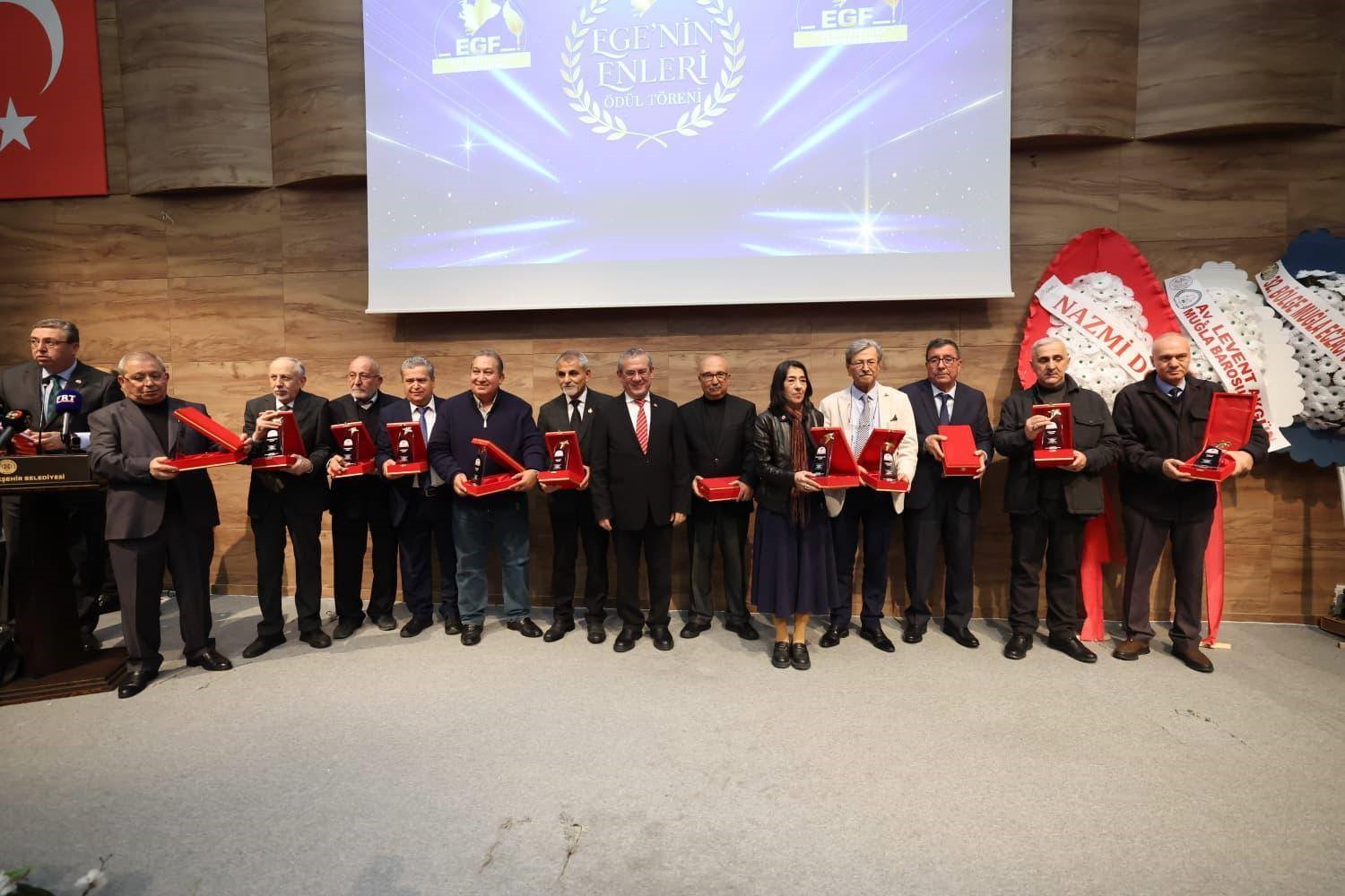 Başkan Şeniz Doğan’a EGF’den ödül
Başkan Şeniz Doğan’a EGF’den ödül