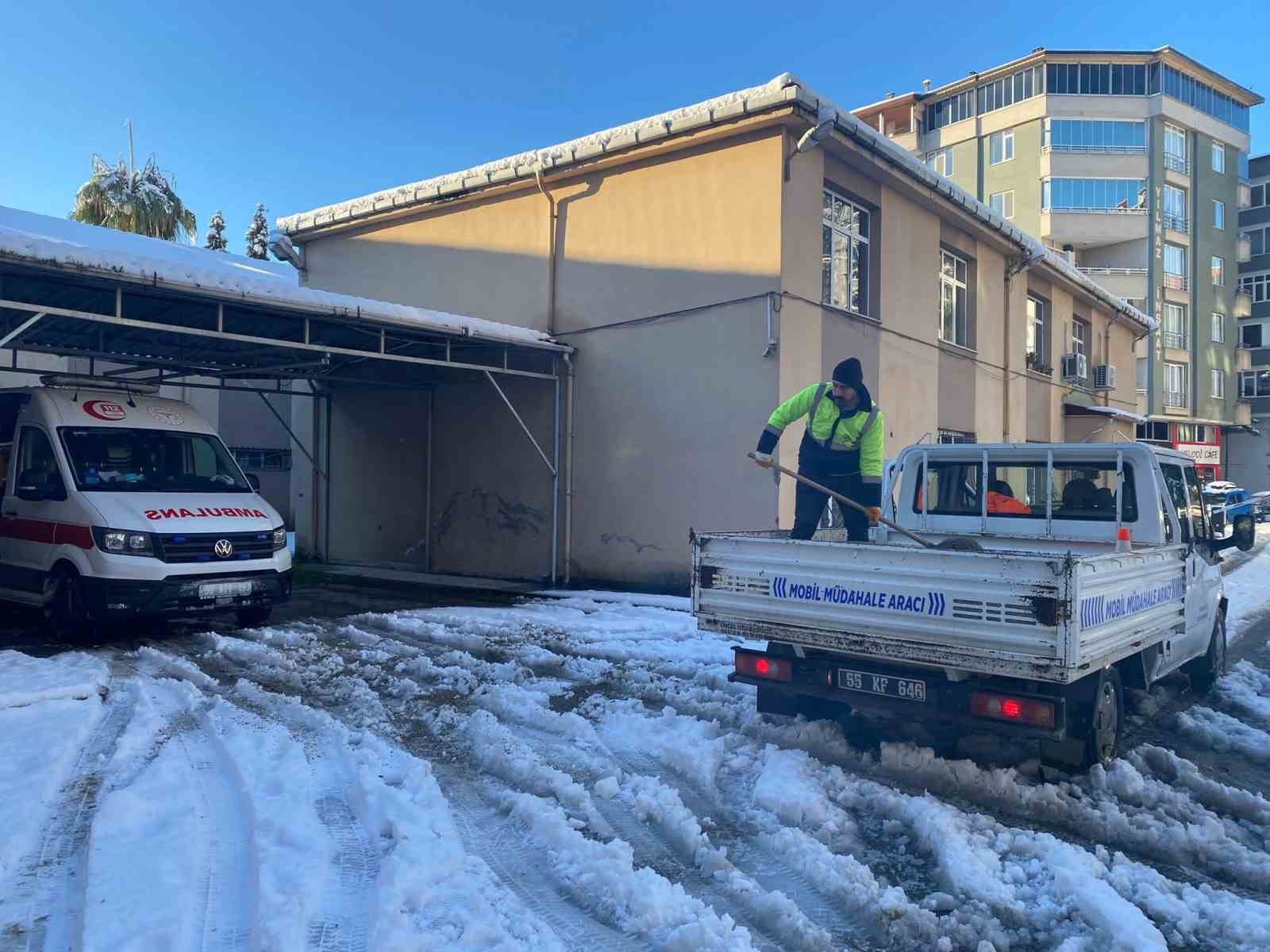 Başkan Şenol Kul: "Karın bereketini yaşıyoruz, Terme Belediyesi 7/24 sahada"

