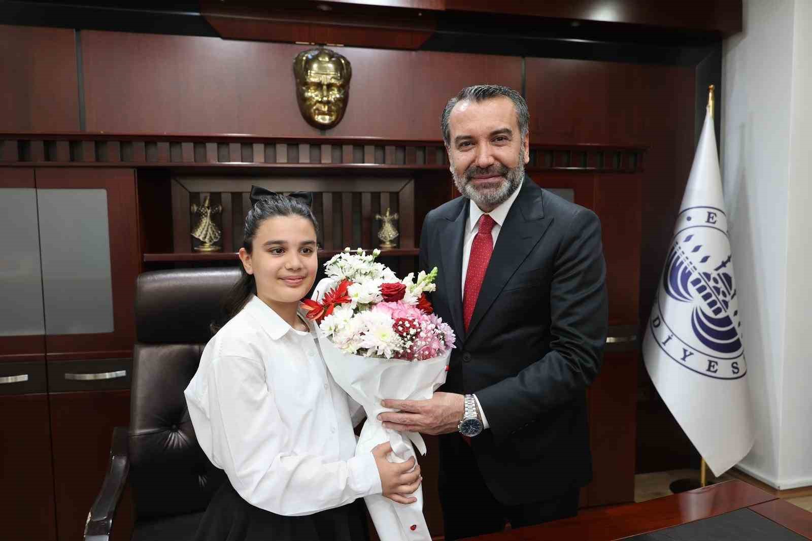 Başkan Şerifoğulları, 23 Nisan’da koltuğunu devretti
