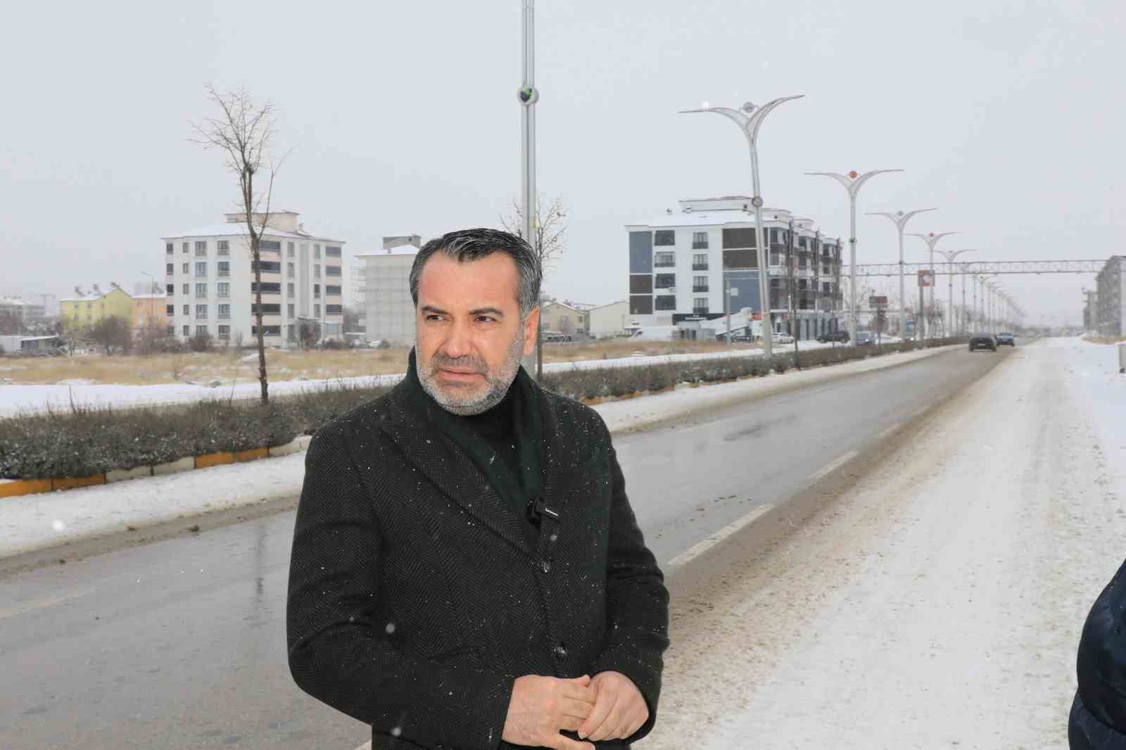 Başkan Şerifoğulları, karla mücadele çalışmalarını inceledi
