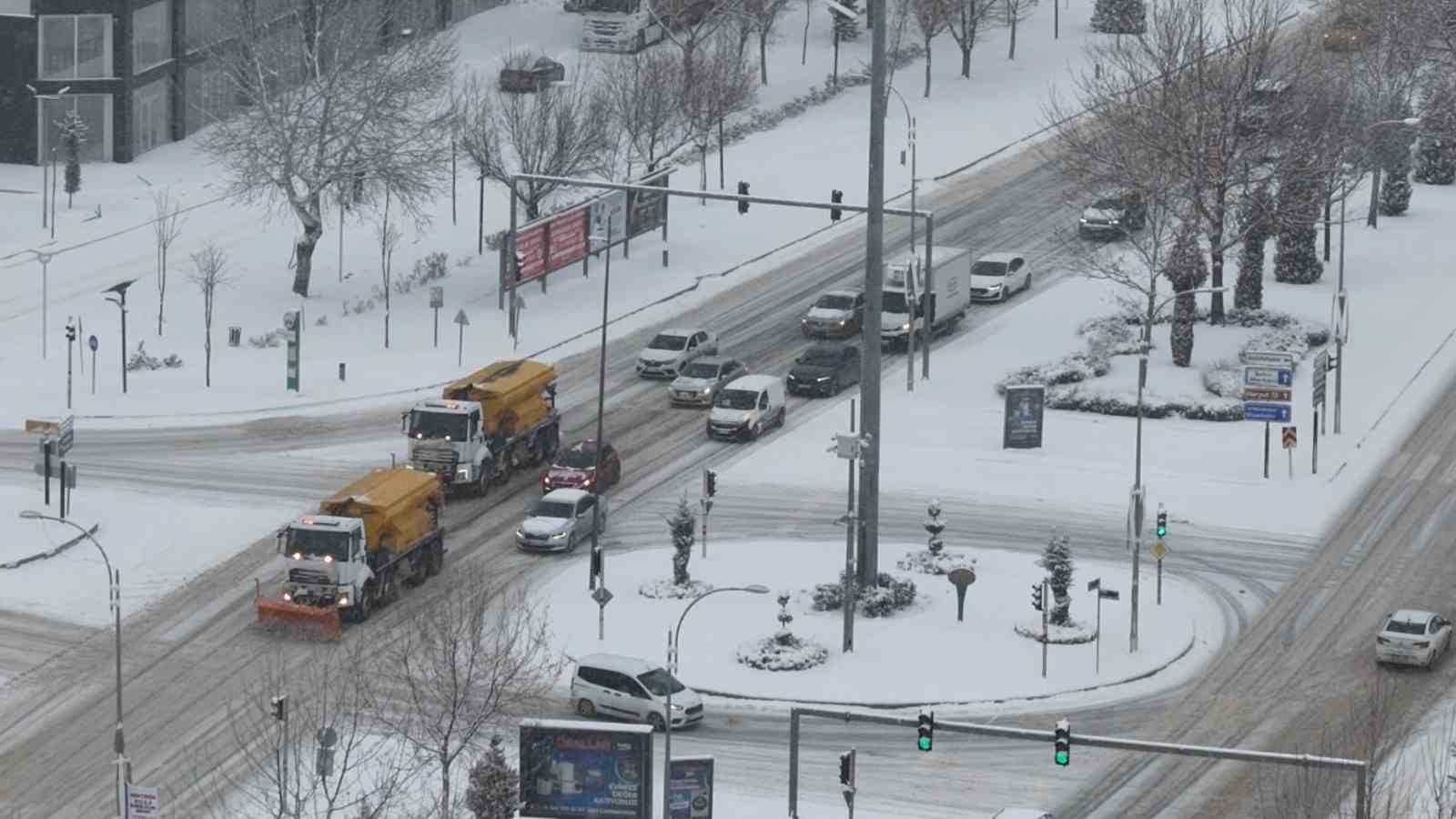 Başkan Şerifoğulları, karla mücadele çalışmalarını yerinde inceledi
