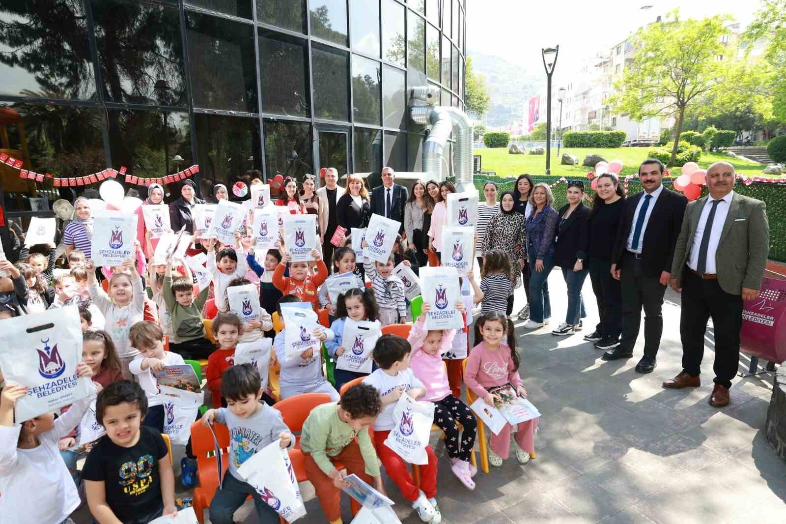 Başkan Şimşek 23 Nisan’ı çocuklarla beraber geçirdi
