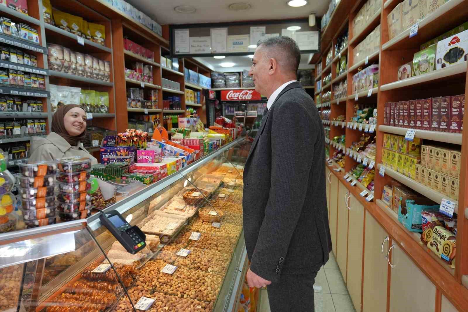 Başkan Şimşek esnafın sorunlarını dinledi
Başkan Şimşek esnafın sorunlarını dinledi