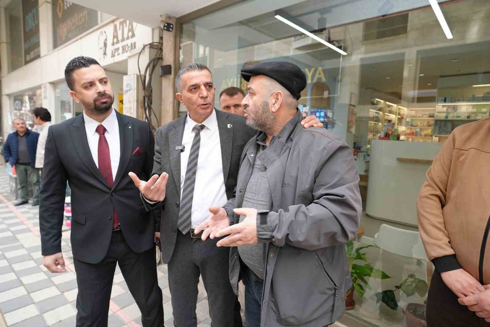 Başkan Şimşek esnafın sorunlarını dinledi
Başkan Şimşek esnafın sorunlarını dinledi