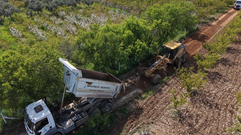 Başkan Şimşek ova yolu çalışmalarını sahada inceledi
