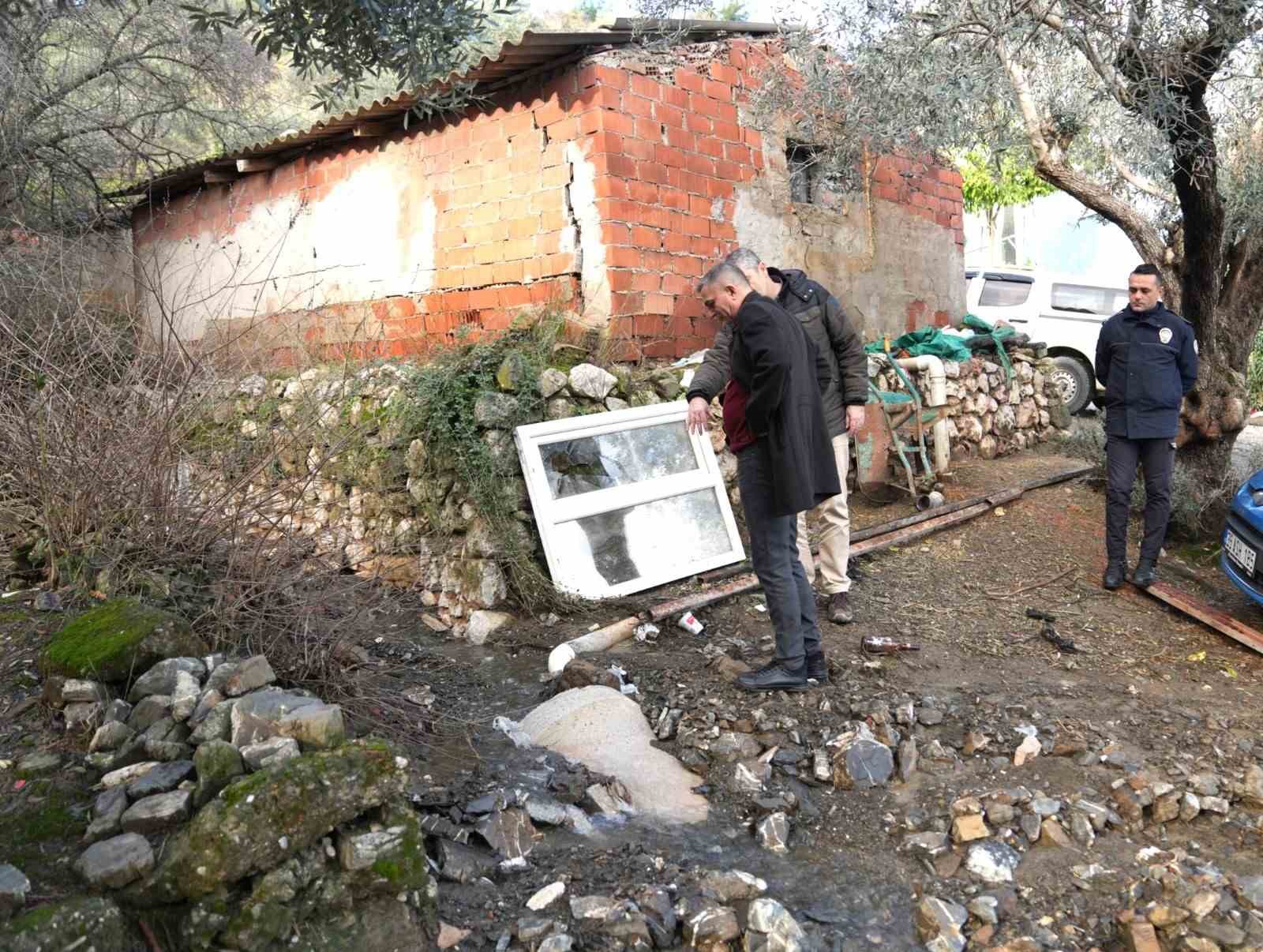 Başkan Şimşek yağıştan etkilenen mahallelerde incelemelerde bulundu
