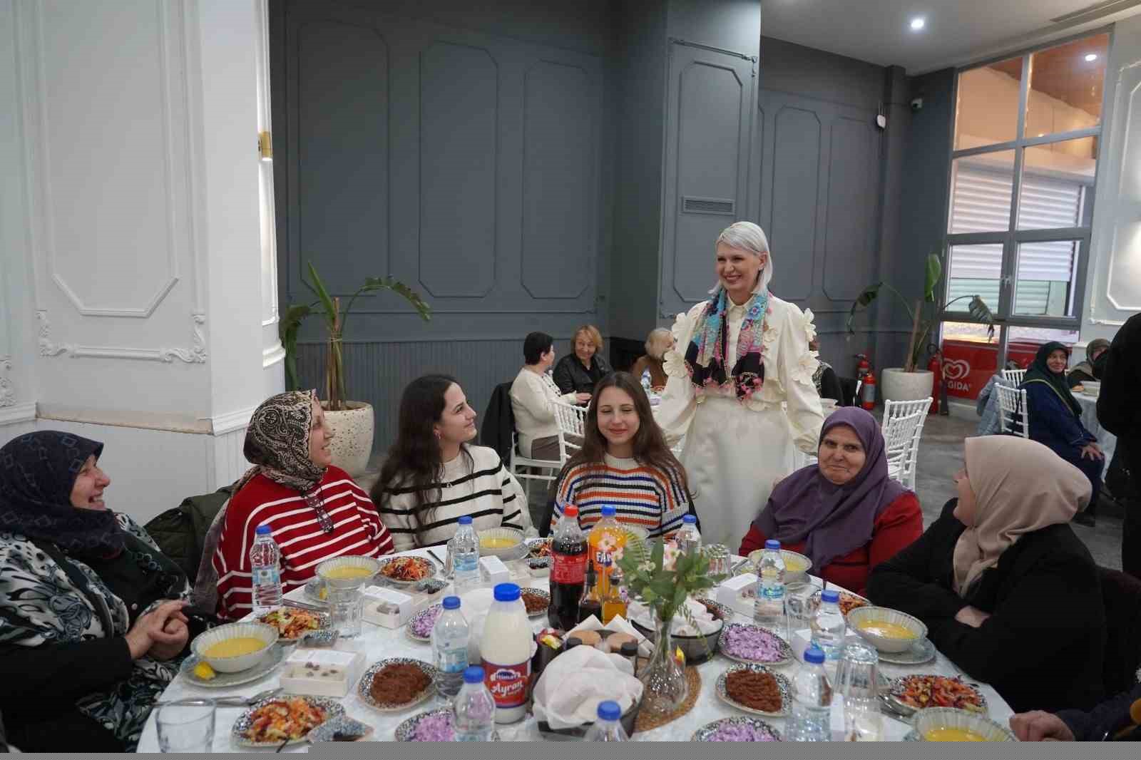 Başkan Subaşı kadınlarla iftar yemeğinde bir araya geldi
