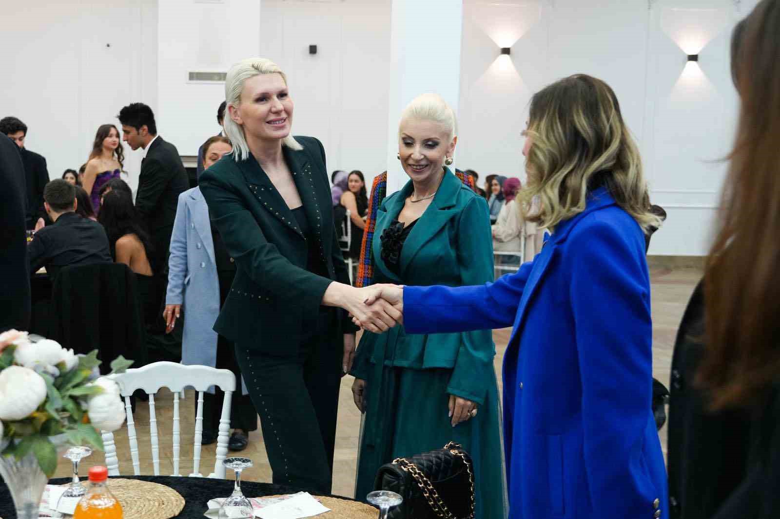 Başkan Subaşı Tıp Fakültesi öğrencilerinin balosuna katıldı
