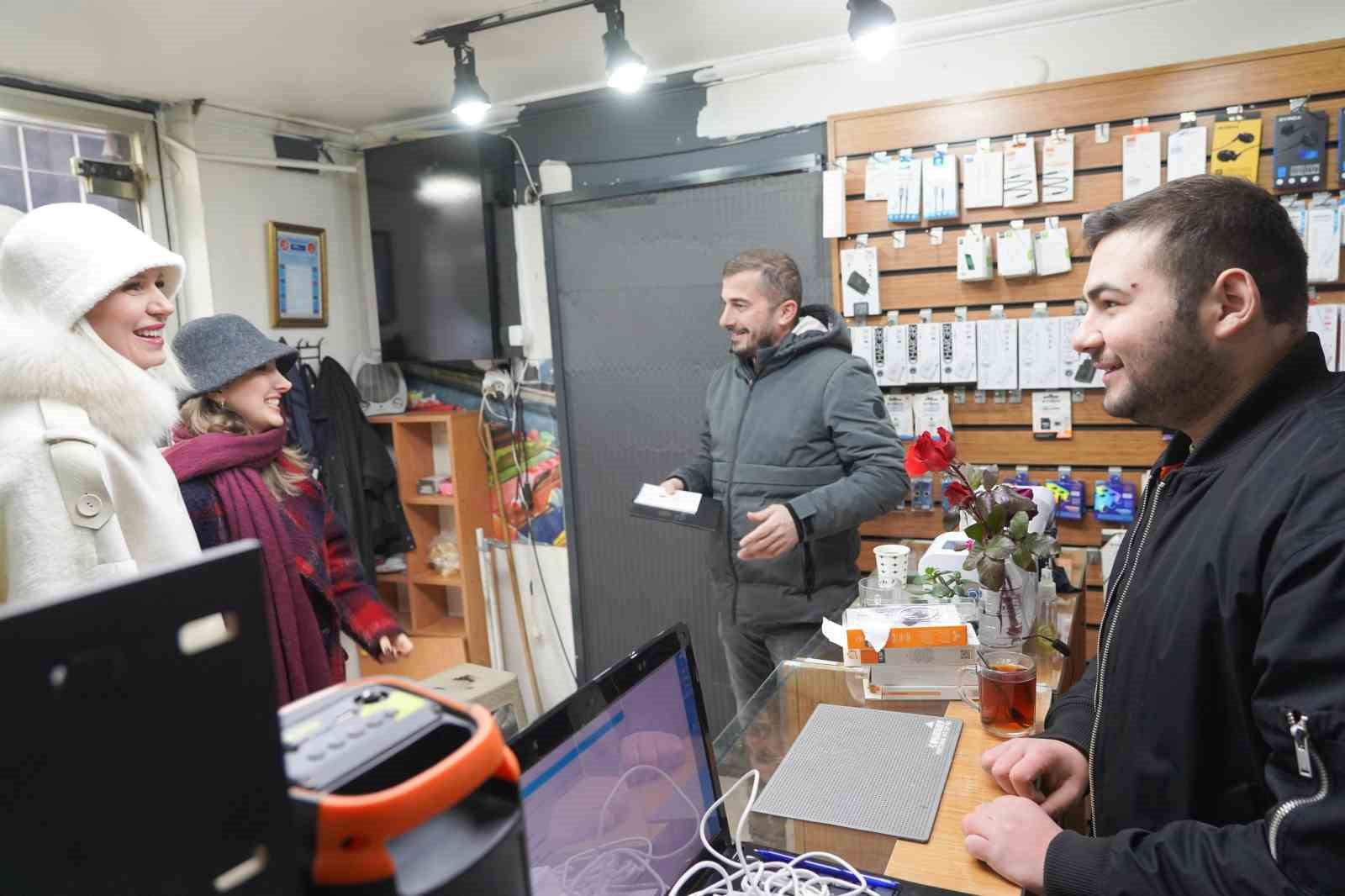 Başkan Subaşı yeni yılın ilk gününde esnaf ve vatandaşların yeni yıllarını kutladı
