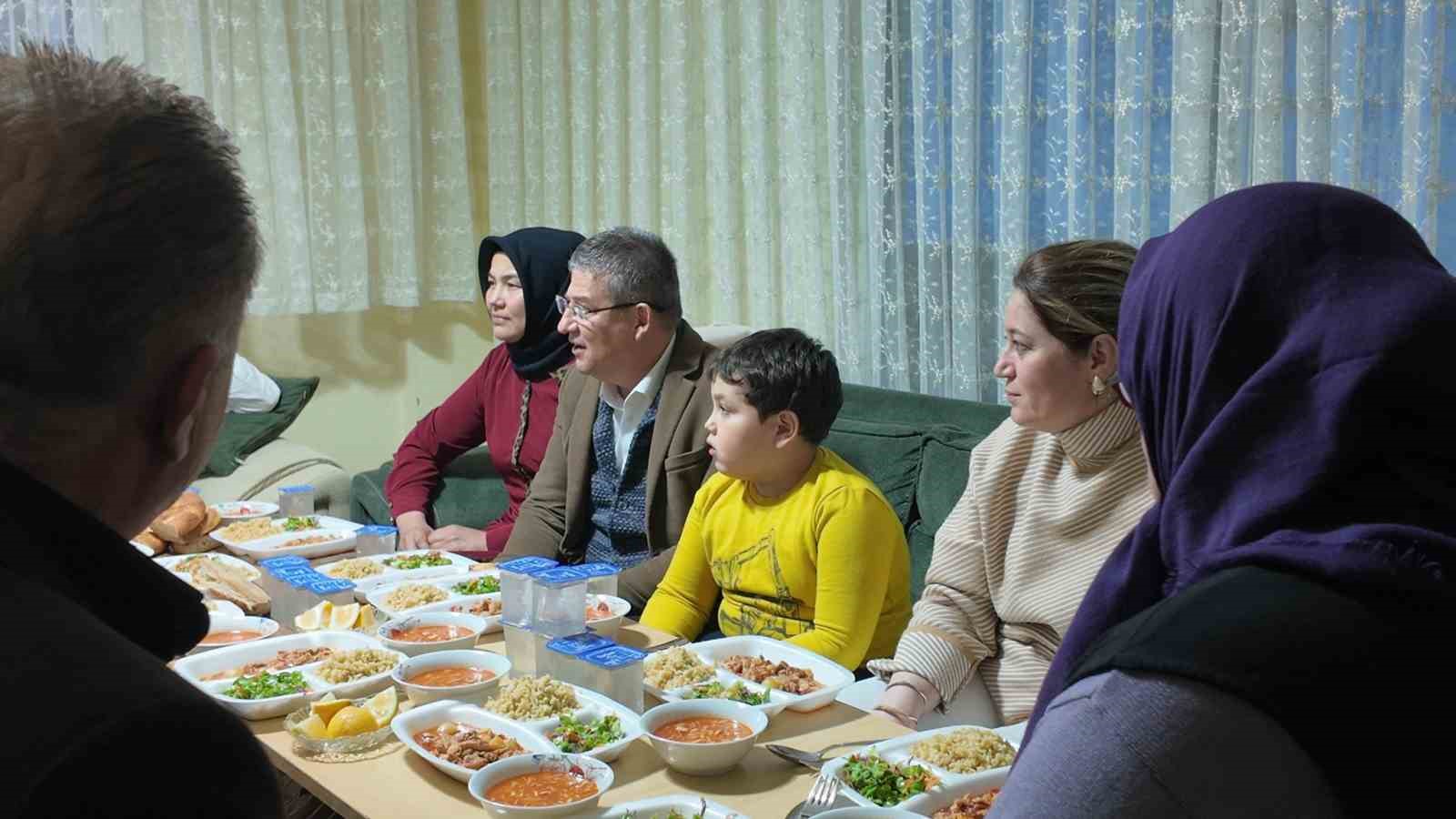 Başkan Subaşıoğlu, Ramazan’ın bereketini gönül sofralarında paylaşıyor
