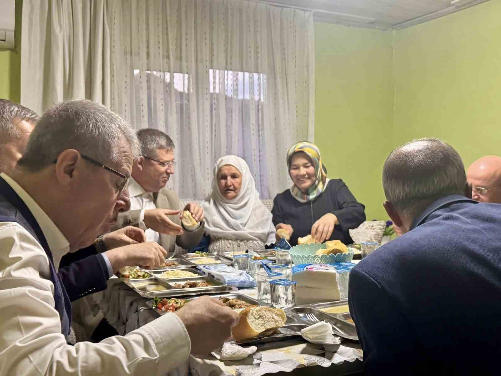 Başkan Subaşıoğlu, Ramazan’ın bereketini gönül sofralarında paylaşıyor
