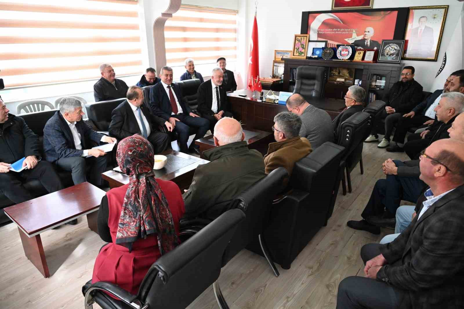 Başkan Şükrü Başdeğirmen Aksu’da muhtarların taleplerini dinledi
Başkan Şükrü Başdeğirmen Aksu’da muhtarların taleplerini dinledi