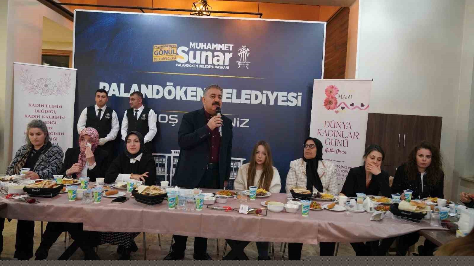 Başkan Sunar’dan Palandökenli esnaf kadınlara iftar
Başkan Sunar’dan Palandökenli esnaf kadınlara iftar