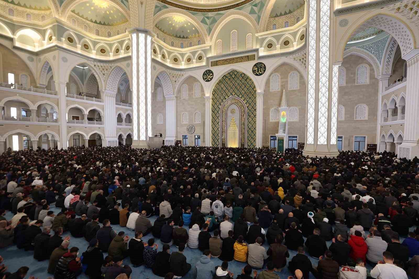 Başkan Tahmazoğlu, vatandaşlarla bayramlaştı
