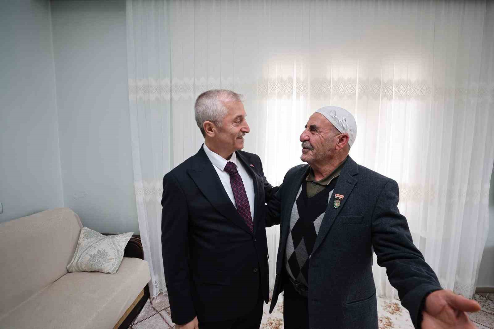 Başkan Tahmazoğlu, vatandaşlarla bayramlaştı
