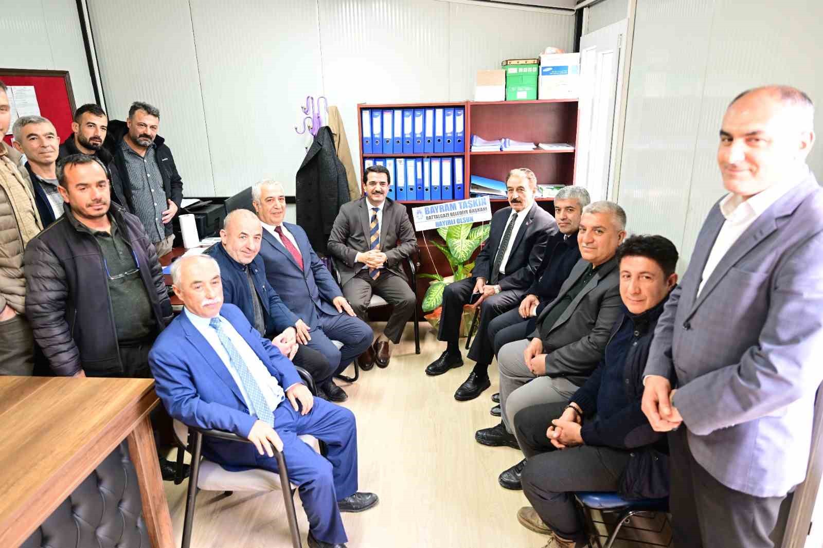 Başkan Taşkın Esnaf Odalarıyla bir araya geldi
Başkan Taşkın Esnaf Odalarıyla bir araya geldi