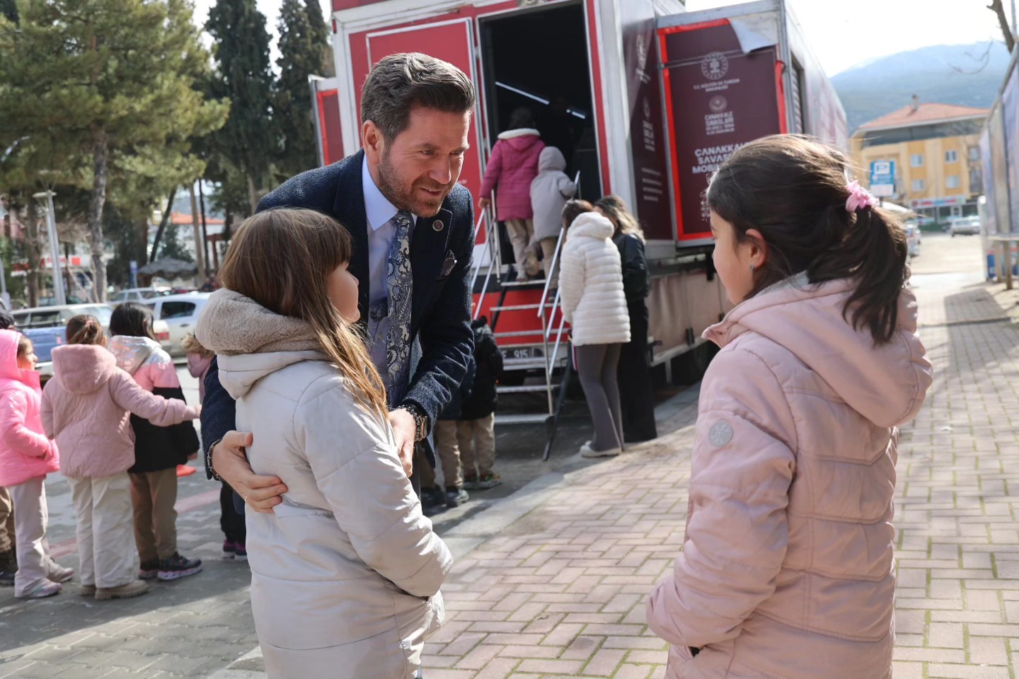 Başkan Tatık, Çanakkale Savaşları Mobil Müzesinde vatandaşlarla bir araya geldi
