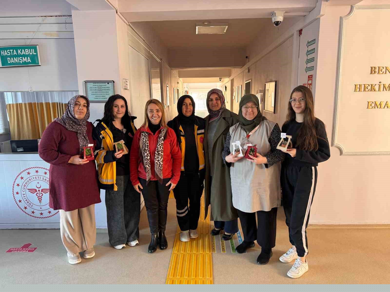 Başkan Tekin, ilçedeki kadın çalışanları ziyaret etti
