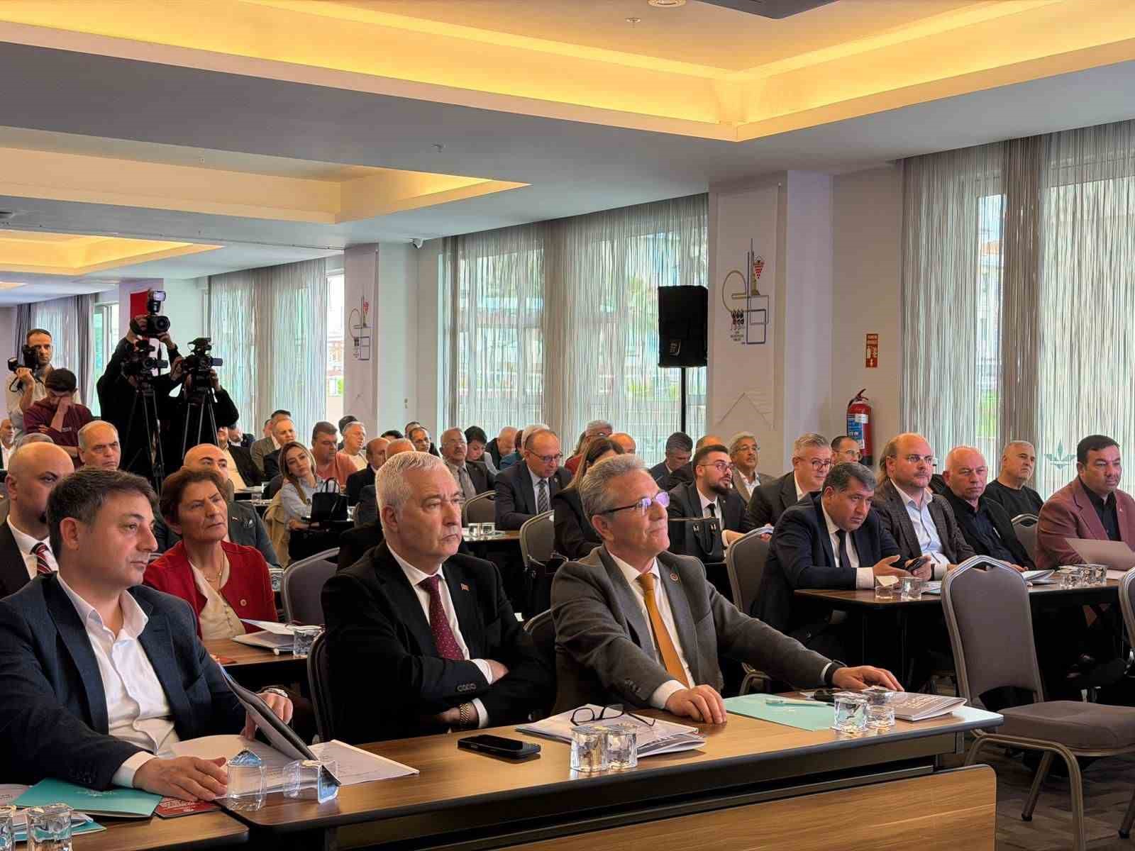 Başkan Tetik Ege Belediyeler Birliği encümen üyeliğine yeniden seçildi
