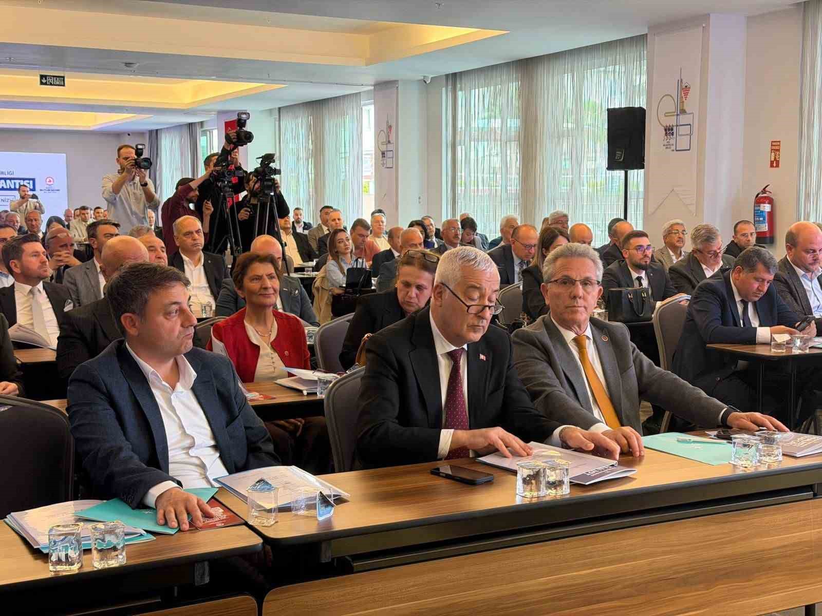 Başkan Tetik Ege Belediyeler Birliği encümen üyeliğine yeniden seçildi
