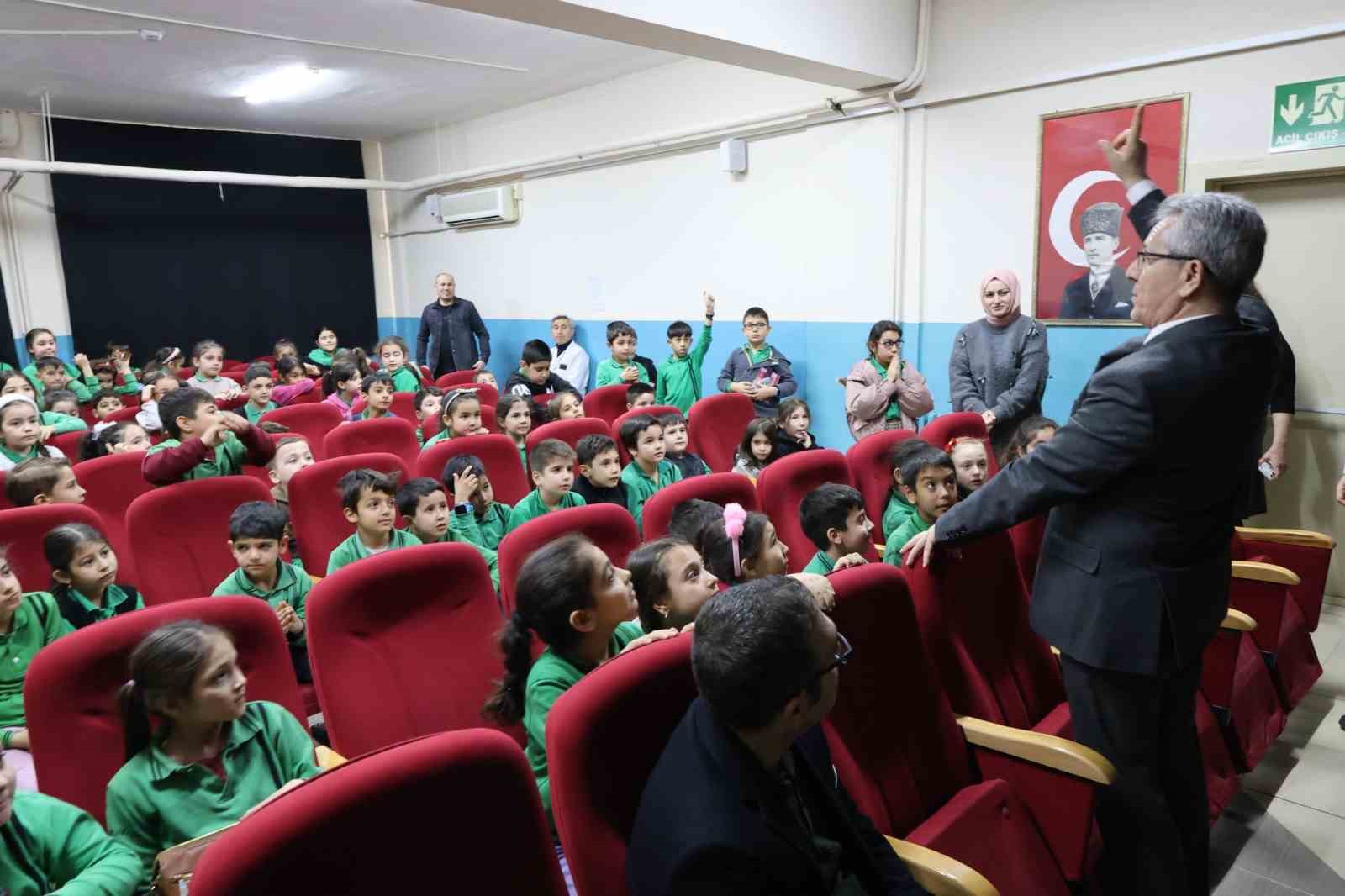 Başkan Tetik öğrencilere belediyeciliği anlattı
