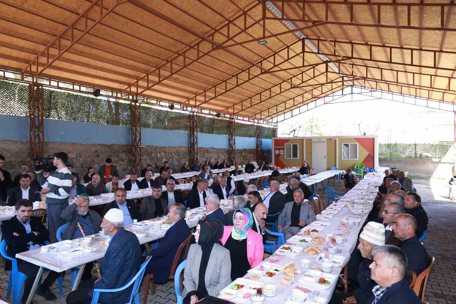 Başkan Toptaş: "Muhtarlarımızdan gelen her talep, bizim için bir görevdir"
