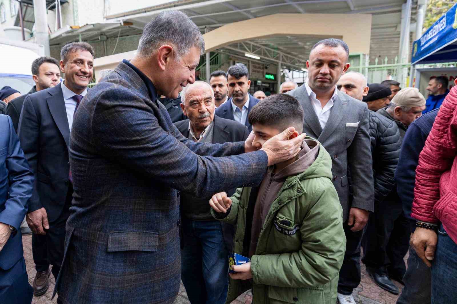 Başkan Tugay bayram namazında Bucalılarla buluştu
