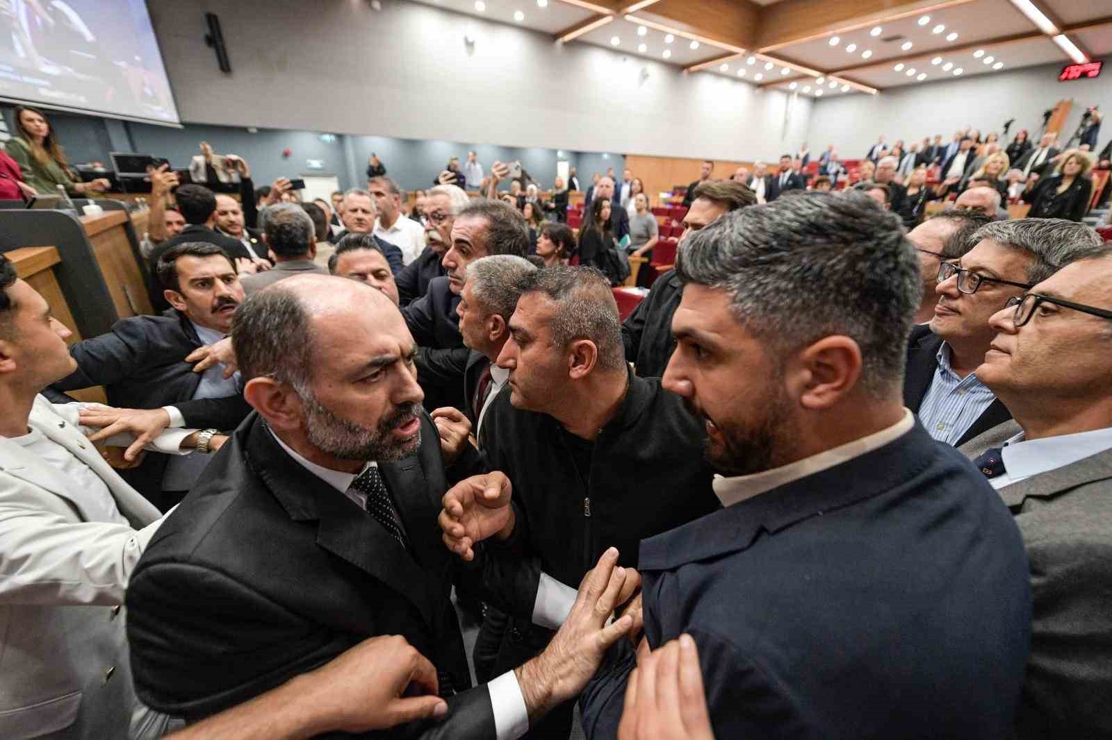 Başkan Tugay: "Bu şehrin başını öne eğdirmeyeceğiz"
