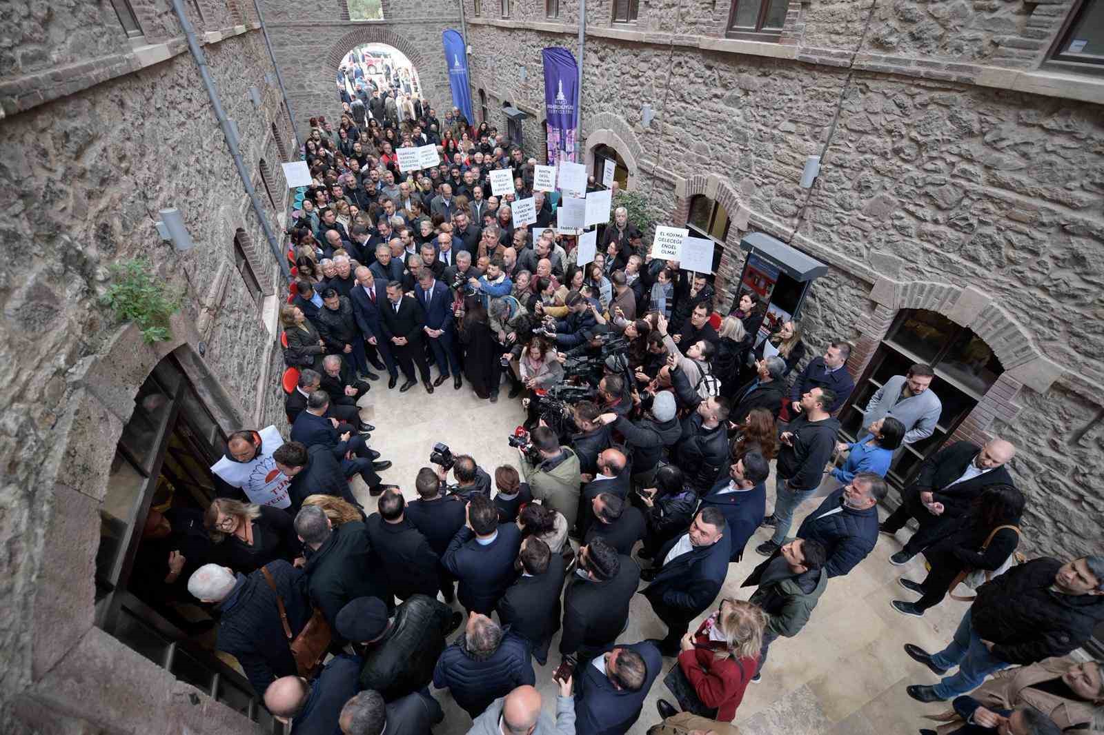 Başkan Tugay: "İzmir’in hakkını sonuna kadar savunacağız"
Başkan Tugay: "İzmir’in hakkını sonuna kadar savunacağız"