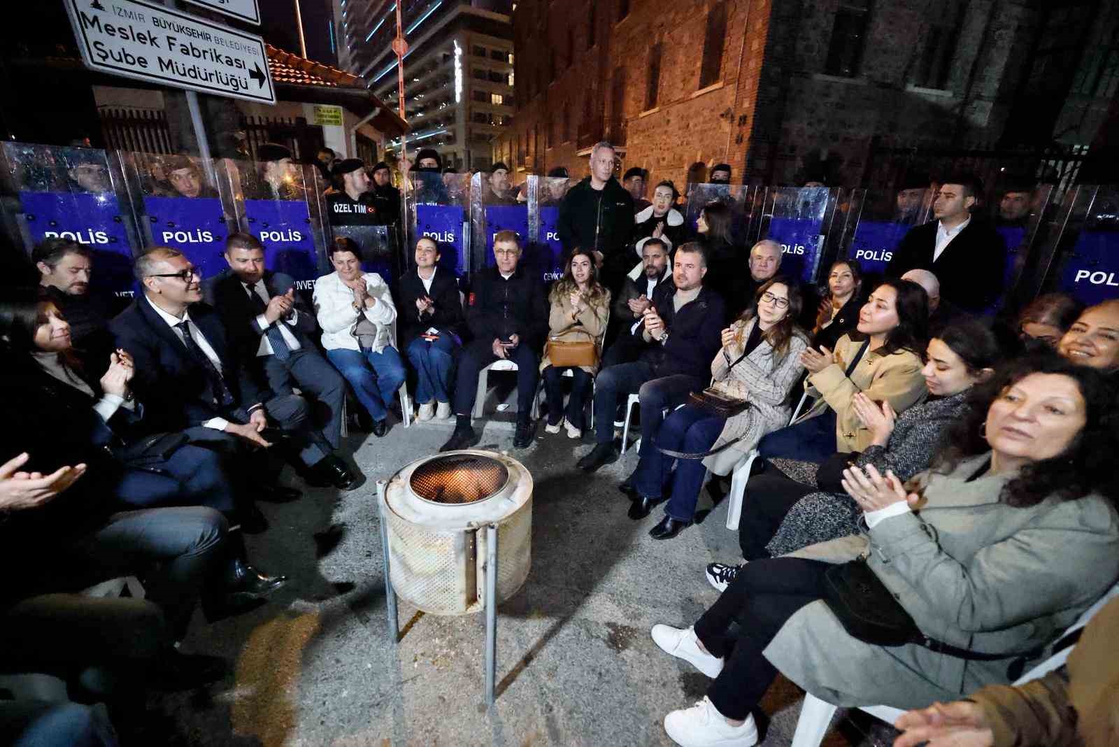 Başkan Tugay, Meslek Fabrikası önünde sabahladı
