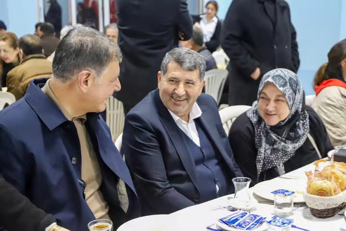 Başkan Tugay, sahur sofrasına konuk oldu
