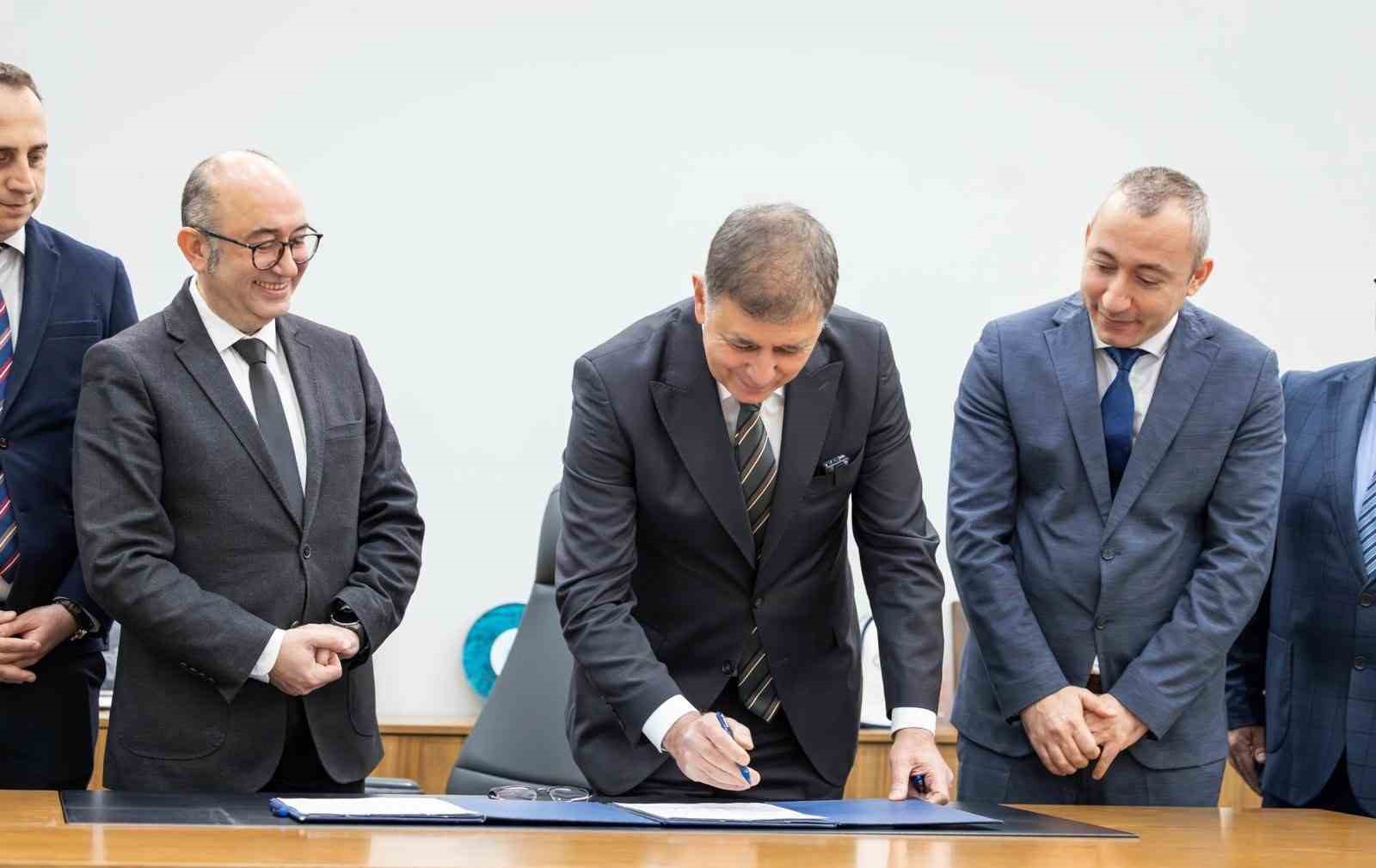 Başkan Tugay’dan tarihi imza: Büyükşehir Belediyesi evine dönüyor
