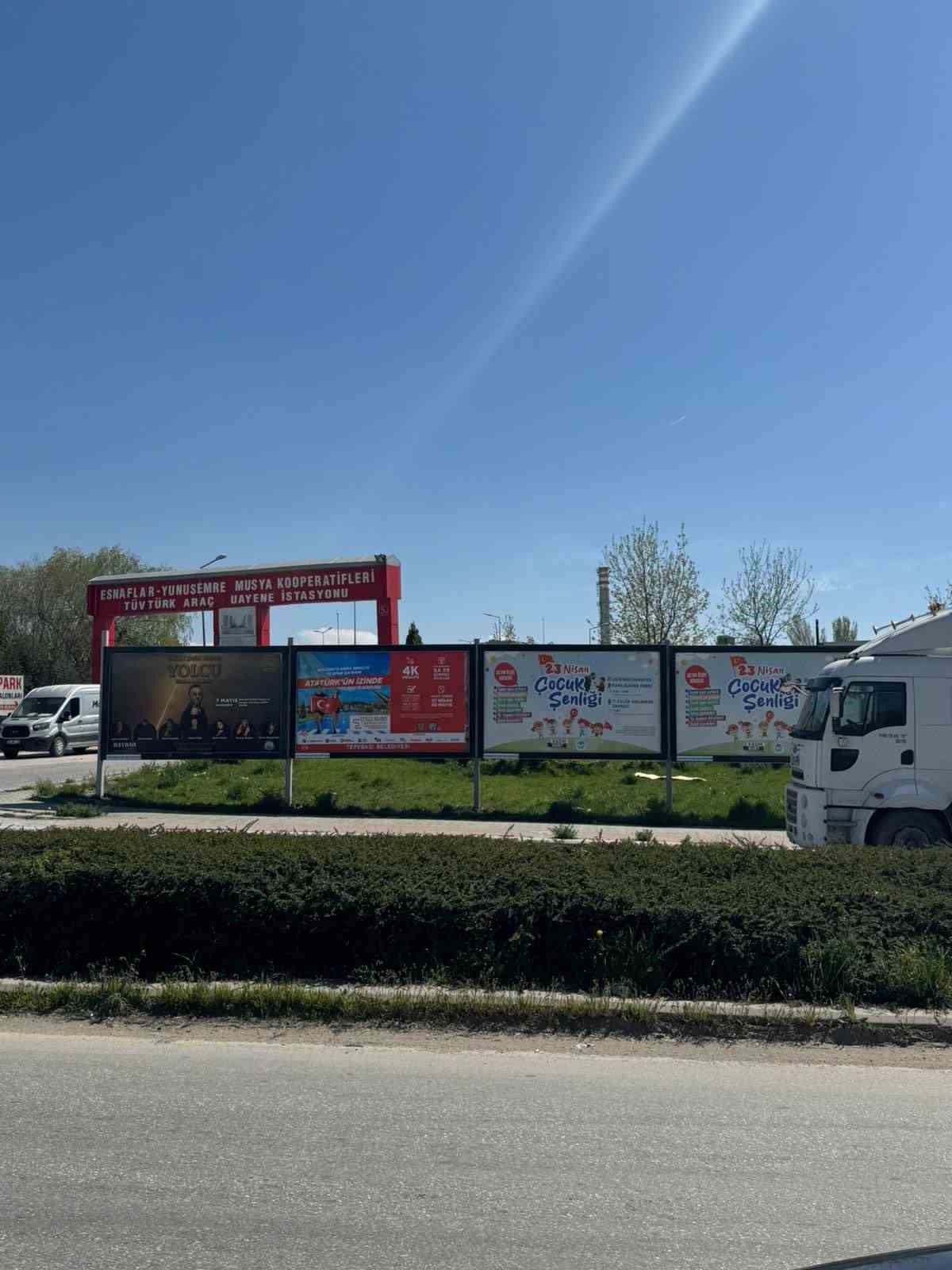 Başkan Tunç’tan Büyükşehir’e ’billboard’ tepkisi: "Bu zararı kim karşılayacak?"
